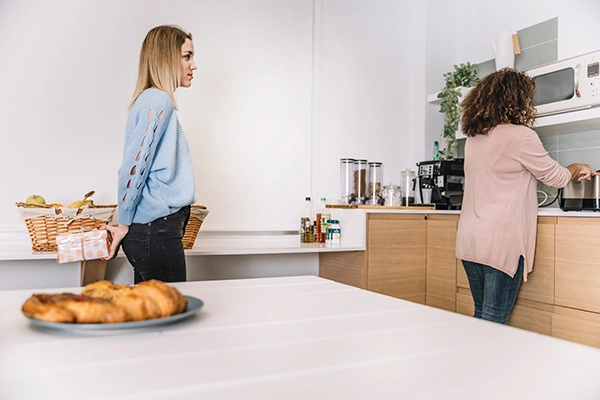 Cocinas personalizadas Valencia con distribución funcional, muebles a medida y diseño práctico